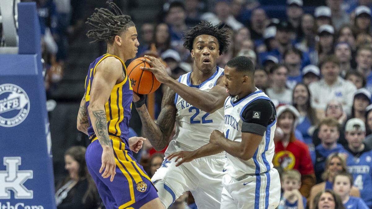 Kentucky basketball rolls to one last win in Rupp Arena. Cats blow out LSU on Senior Night
