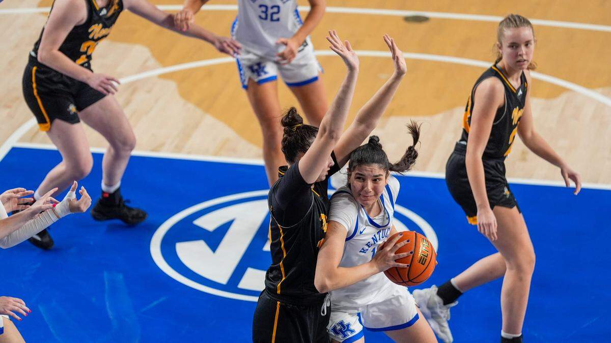 Kentucky center Clara Silva, with the ball, averaged 4.0 points, 2.6 rebounds and 1.1 blocks in 12.5 minutes per game as a freshman.