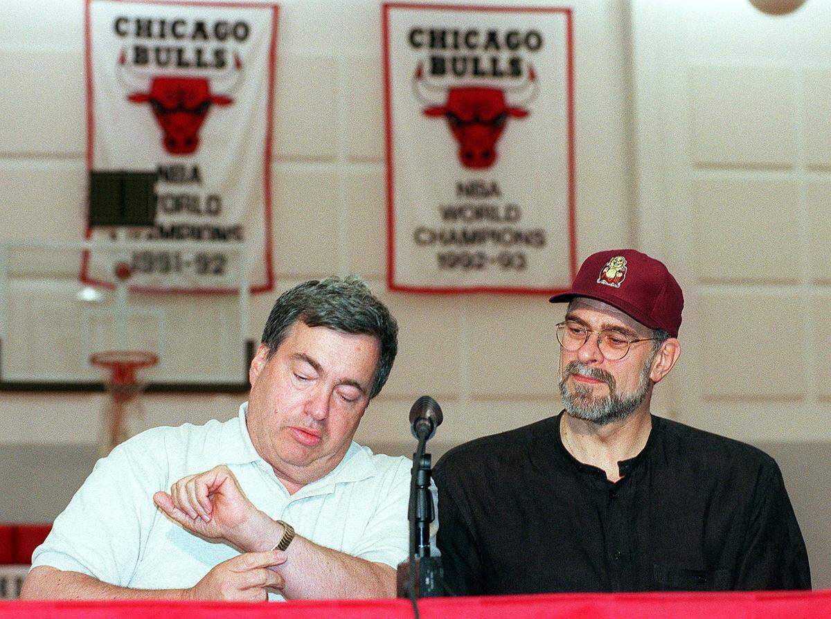 Chicago Bulls General Manager Jerry Krause, left, with Phil Jackson at the June 1997 news conference announcing the coach would return for one more season.