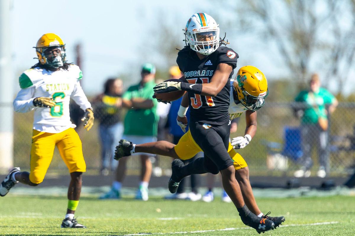Frederick Douglass sophomore running back Dakari Talbert (31) runs for a touchdown against Bryan Station on Saturday.
