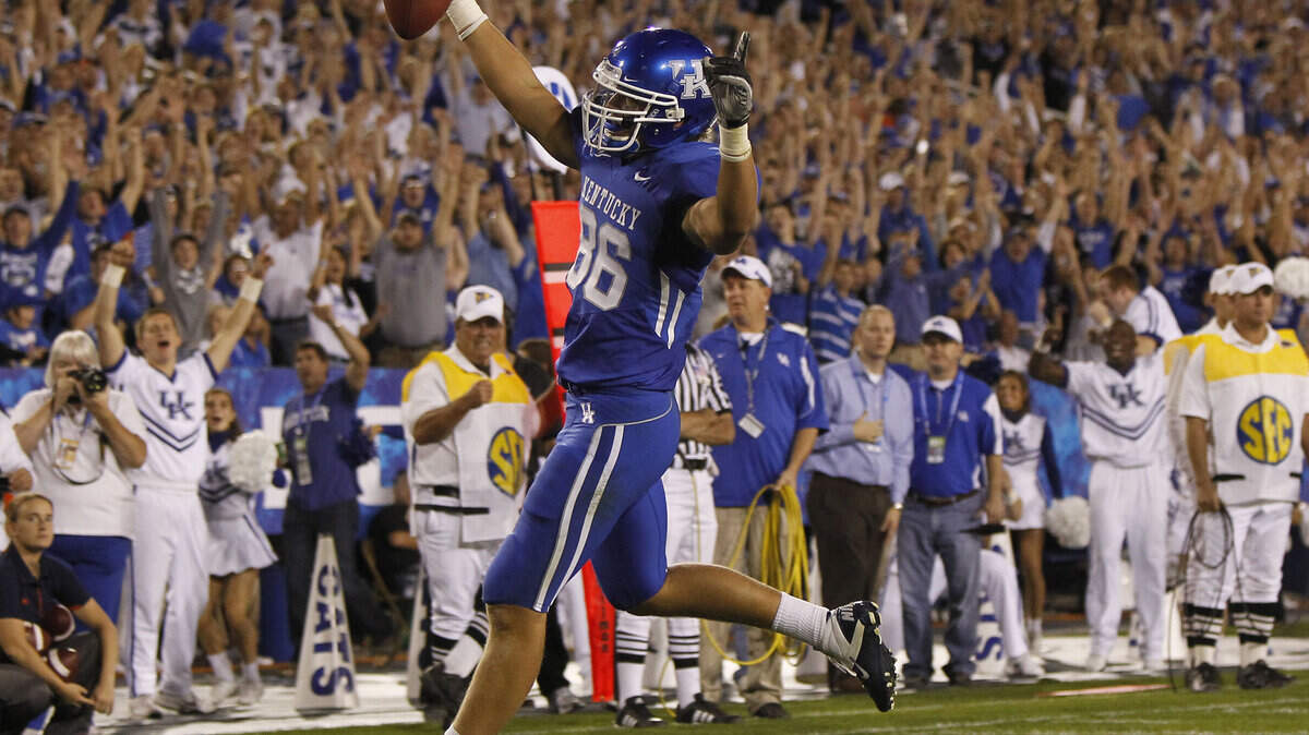 Kentucky freshman Jordan Aumiller, who started at tight end most of last season, scored his only touchdown against Auburn.