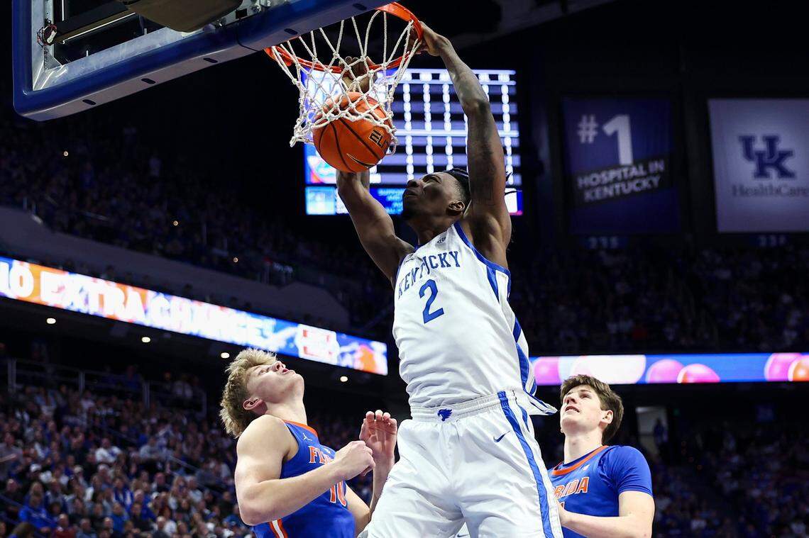 Kentucky forward Aaron Bradshaw (2) dunks a lob against Florida forward Thomas Haugh (10) during Wednesday’s game at Rupp Arena.