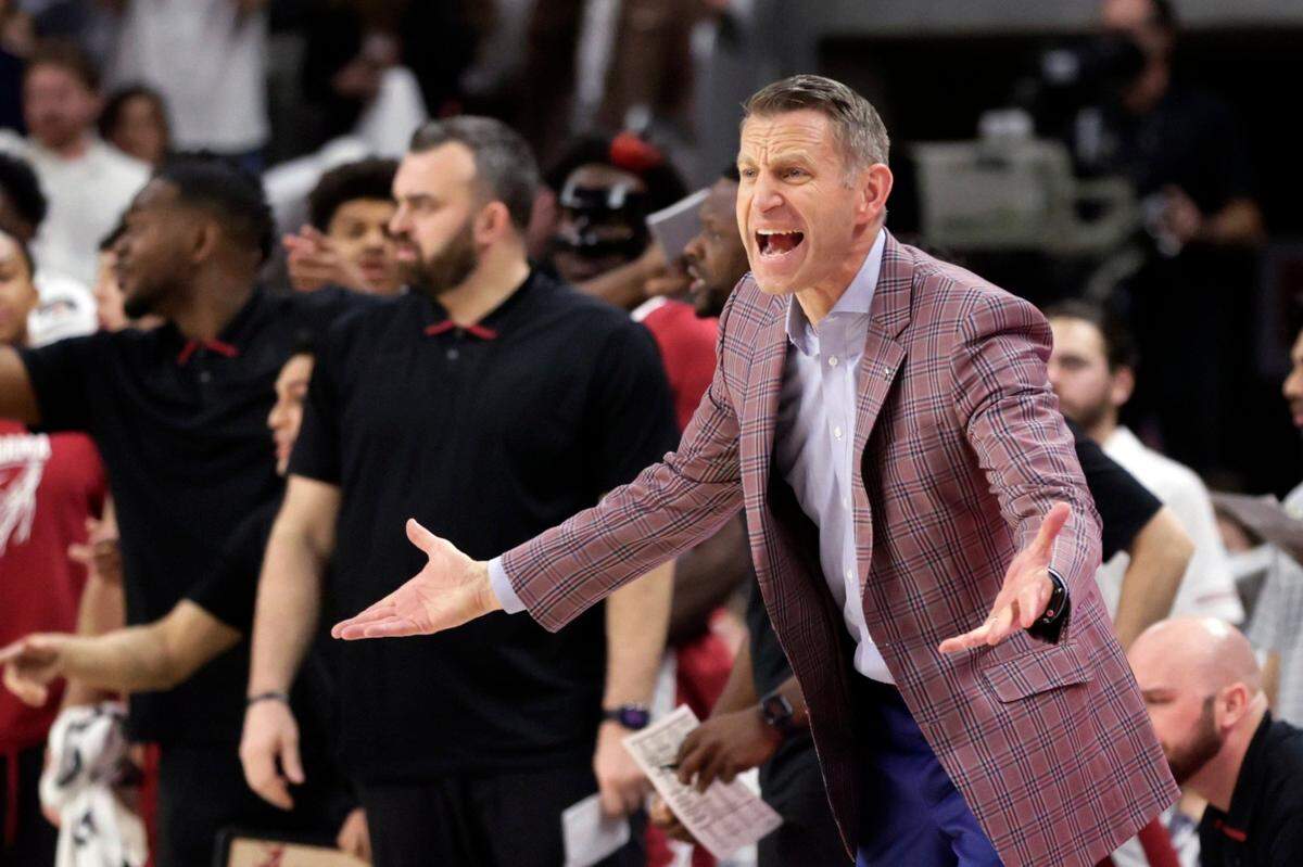 Alabama coach Nate Oats reacts to a call during the first half of the team’s NCAA college basketball game against Auburn on Tuesday, Feb. 1, 2022, in Auburn, Ala. (AP Photo/Butch Dill)