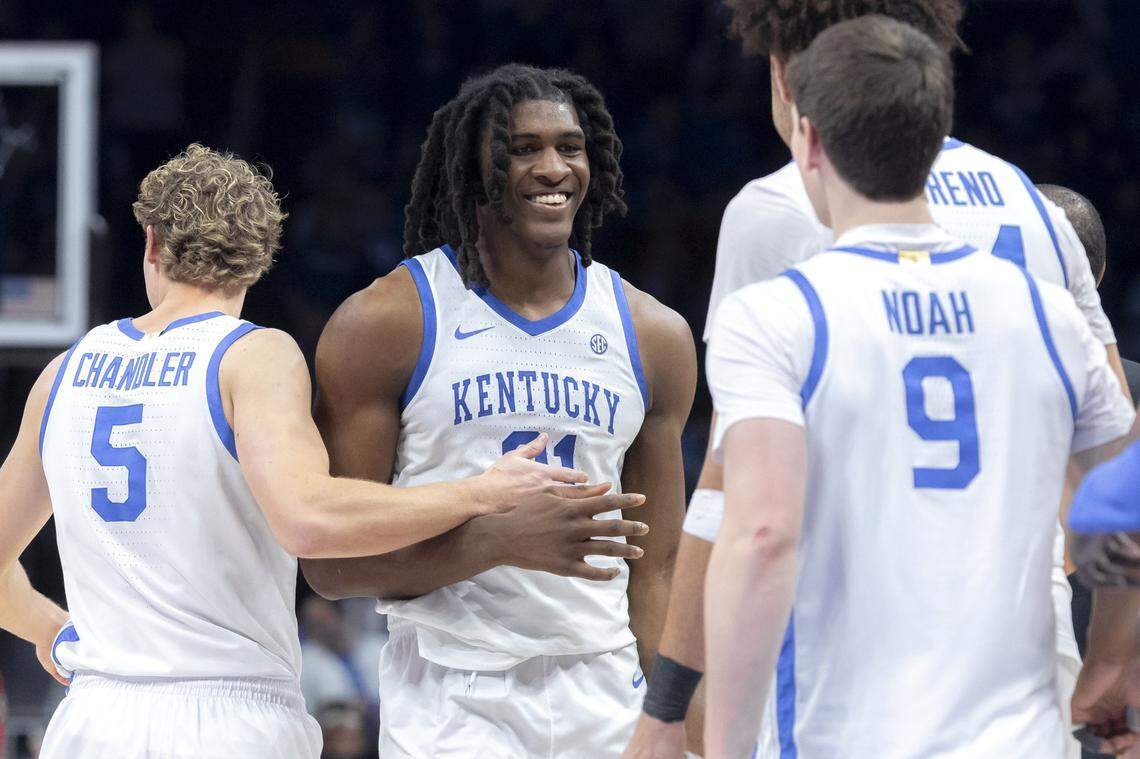 Kentucky Wildcats forward Jayden Quaintance (21) is congratulated by his teammates after making a defensive stop in a game against the St. John's Red Storm during the CBS Sports Classic at State Farm Arena in Atlanta on Saturday.  