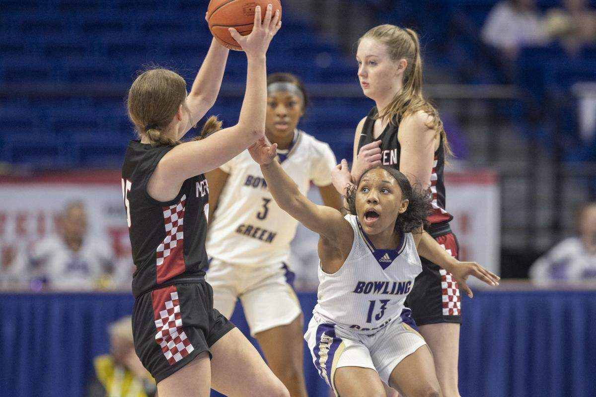 Bowling Green’s NaTaya Wardlow (13) guards McCracken County’s Ava Hughes (15) on Friday. Wardlow had nine points, four rebounds and two assists.