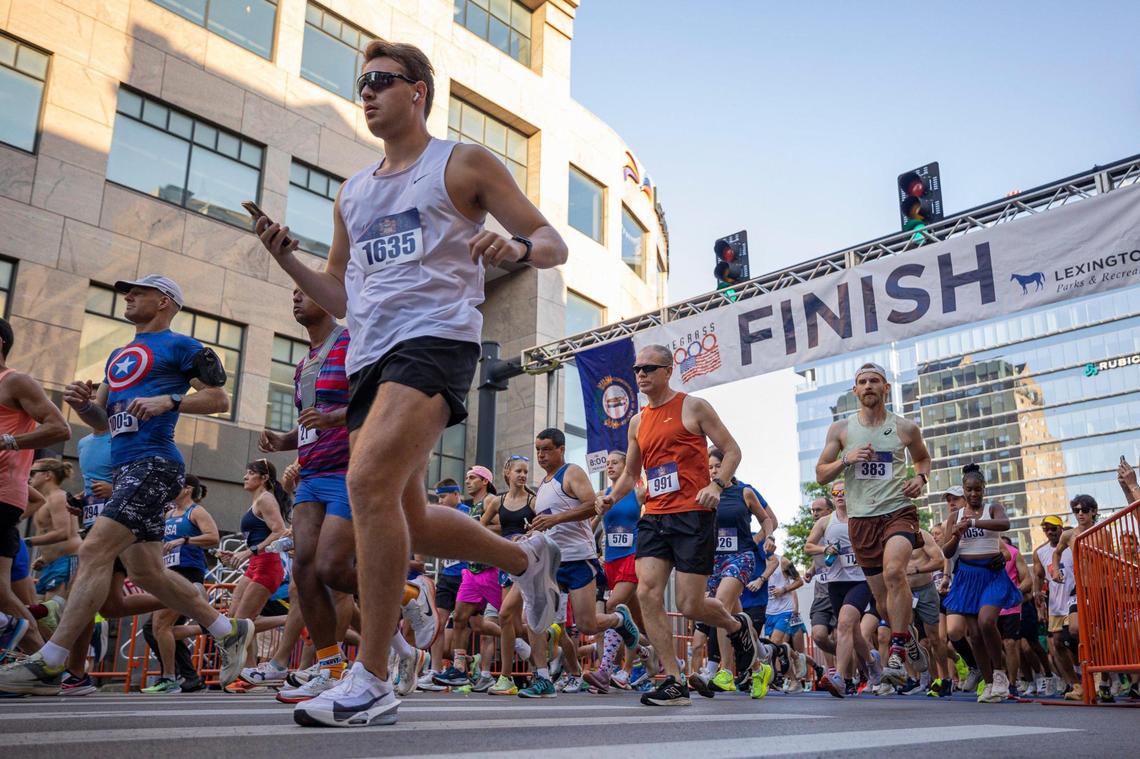 Temperatures around 80 greeted runners at the Bluegrass 10,000 in Lexington on Friday morning.