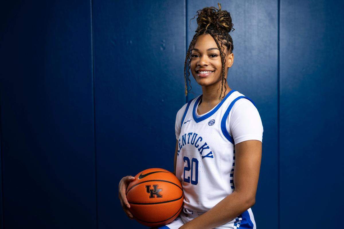 Kentucky’s Amiya Jenkins returned to the court Thursday for the first time since Nov. 25 after battling a shoulder injury. The sophomore guard scored 20 points on 9-of-11 shooting in UK’s comeback win.