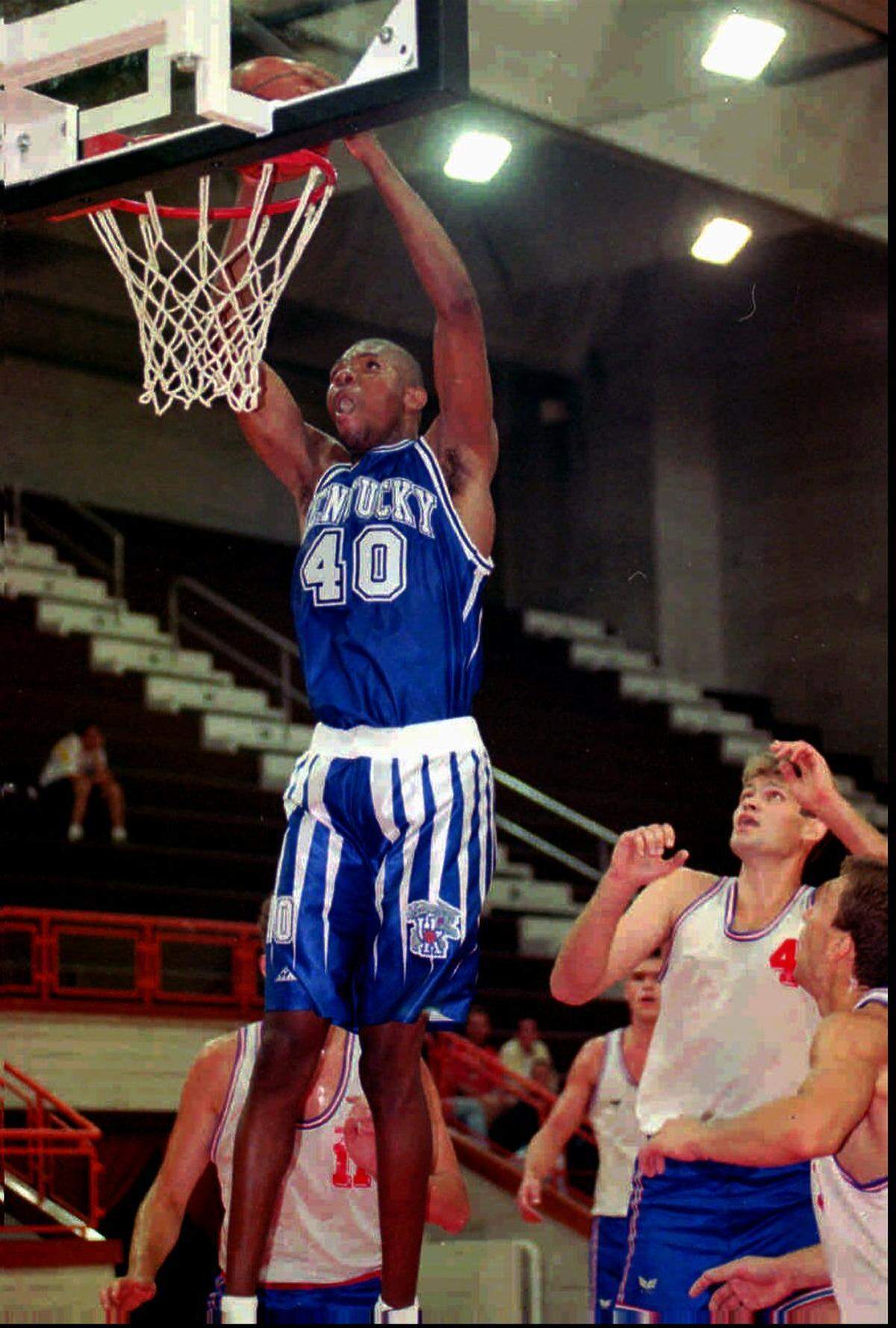 Kentucky’s Walter McCarty scored during an exhibition game against a Russian team in Venice, Italy, on Aug. 17, 1995.