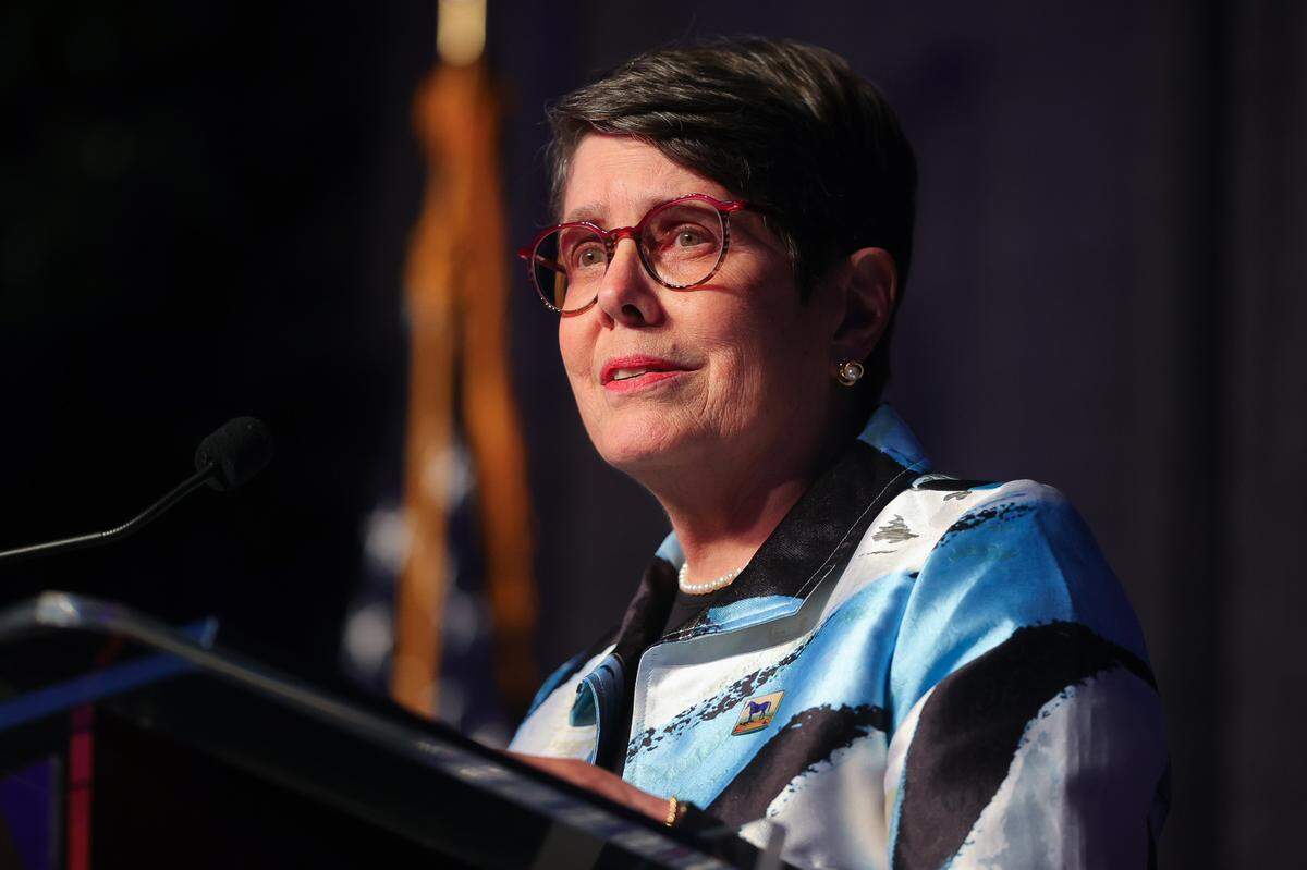 Mayor Linda Gorton