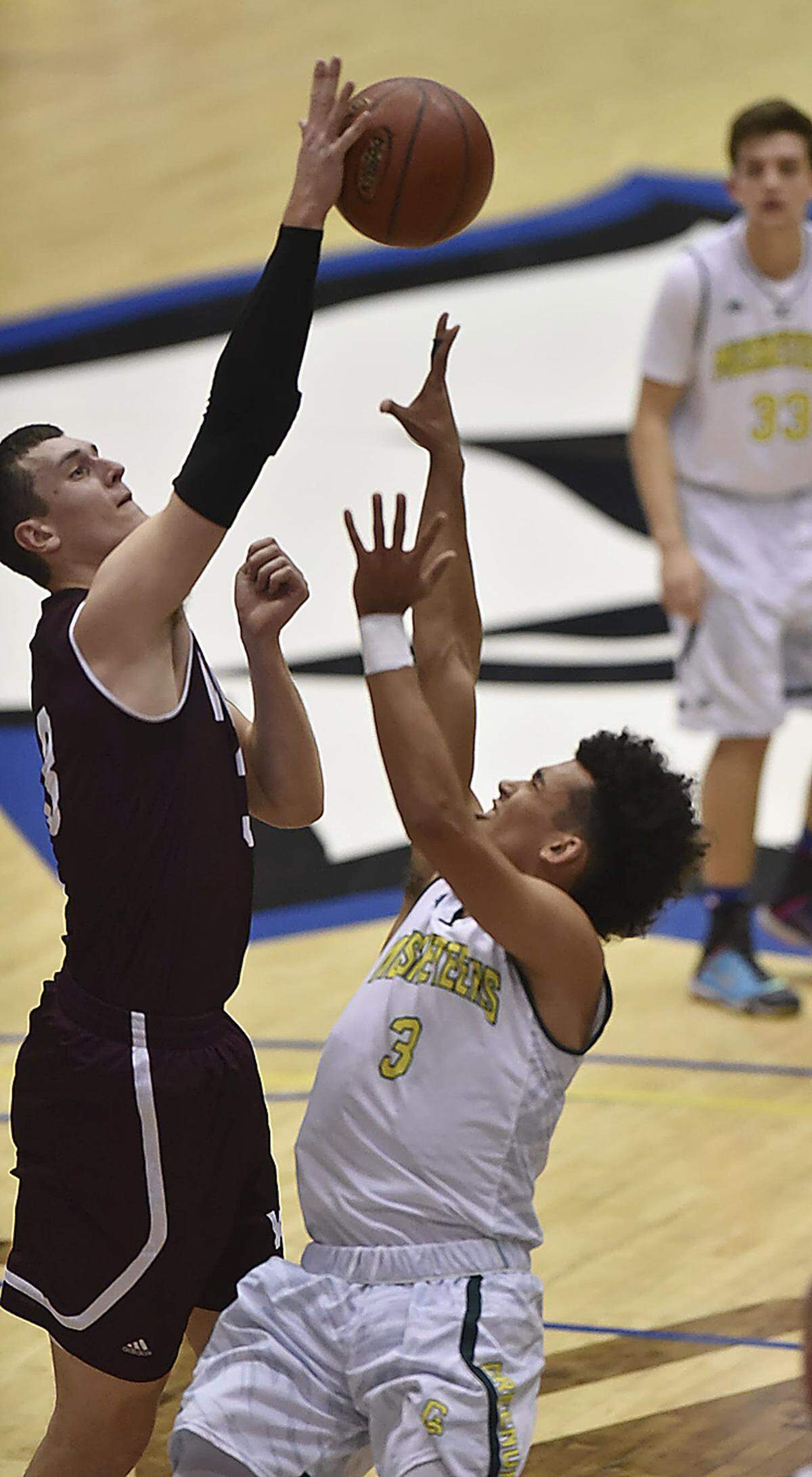West Carter’s Ben Jordan blocked a shot by Greenup County’s Michael Hubbert in 2017. Jordan averaged 14.4 points and 12.4 rebounds per game during his senior season at West Carter and graduated as the school’s all-time leader in rebounds and blocked shots.
