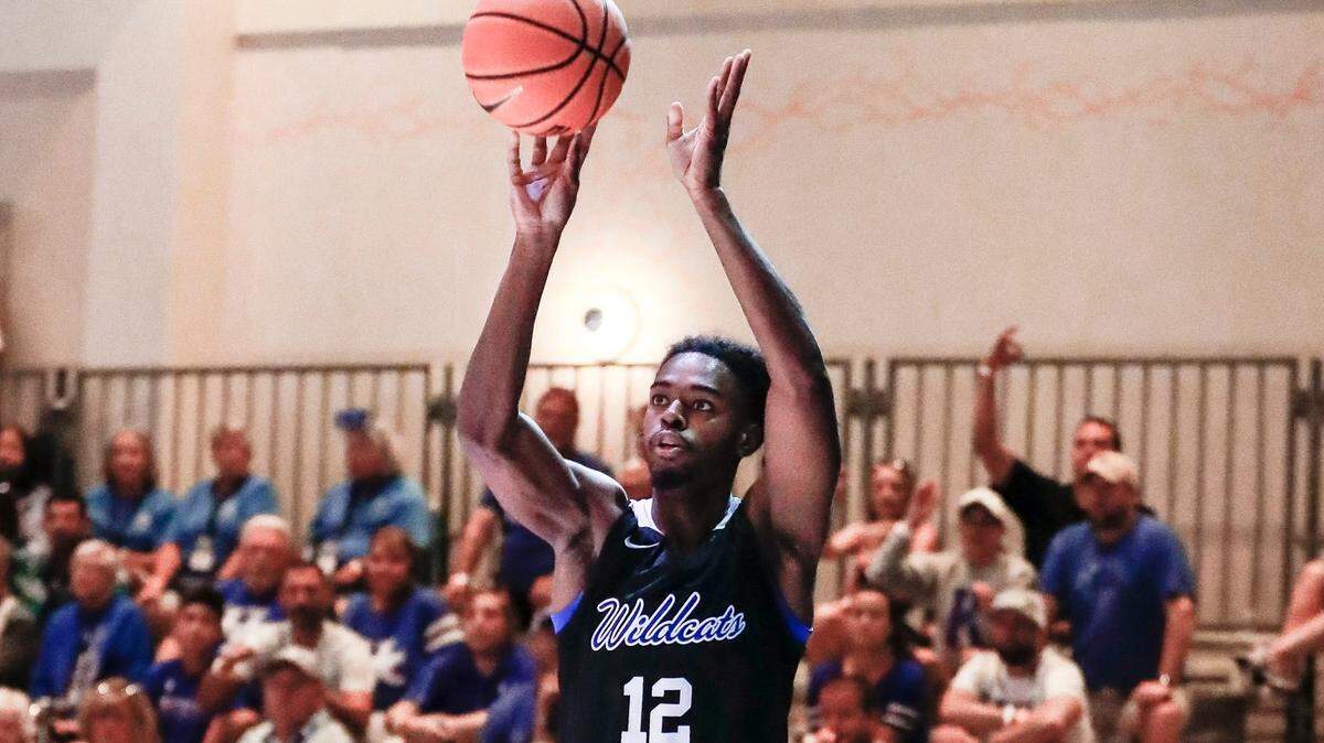 Antonio Reeves made four consecutive three-pointers in the second half of Kentucky’s victory over the Bahamas National Team.