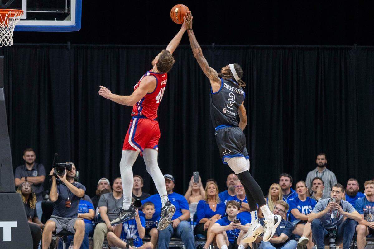 La Familia’s Willie Cauley-Stein generated chants from Friday night’s Rupp Arena crowd with his shot-blocking exploits.