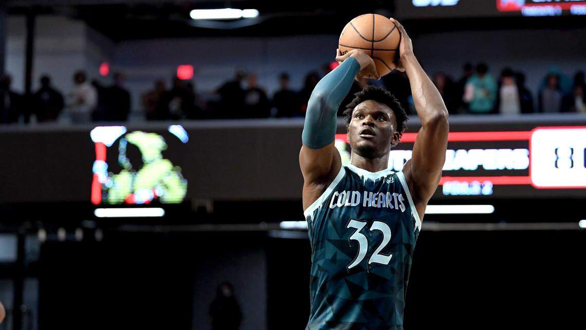 Somto Cyril, a class of 2024 prospect playing in the Overtime Elite league, has had discussions with Kentucky but has yet to receive a scholarship offer, he said.