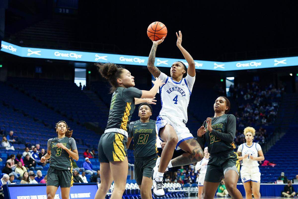 Kentucky’s Eniya Russell (4) delivered 12 points in 12 minutes of action Wednesday.