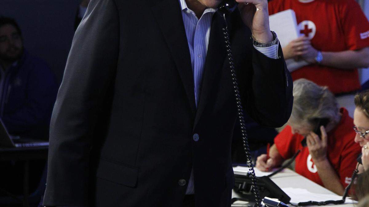 as UK coach John Calipari and his Kentucky basketball team, in conjunction with WKYT, will host a telethon to help raise money for victims of Superstorm Sandy with board members and volunteers with the American Red Cross on Wednesday November 7, 2012 in Lexington, Ky. Photo by Mark Cornelison | Staff