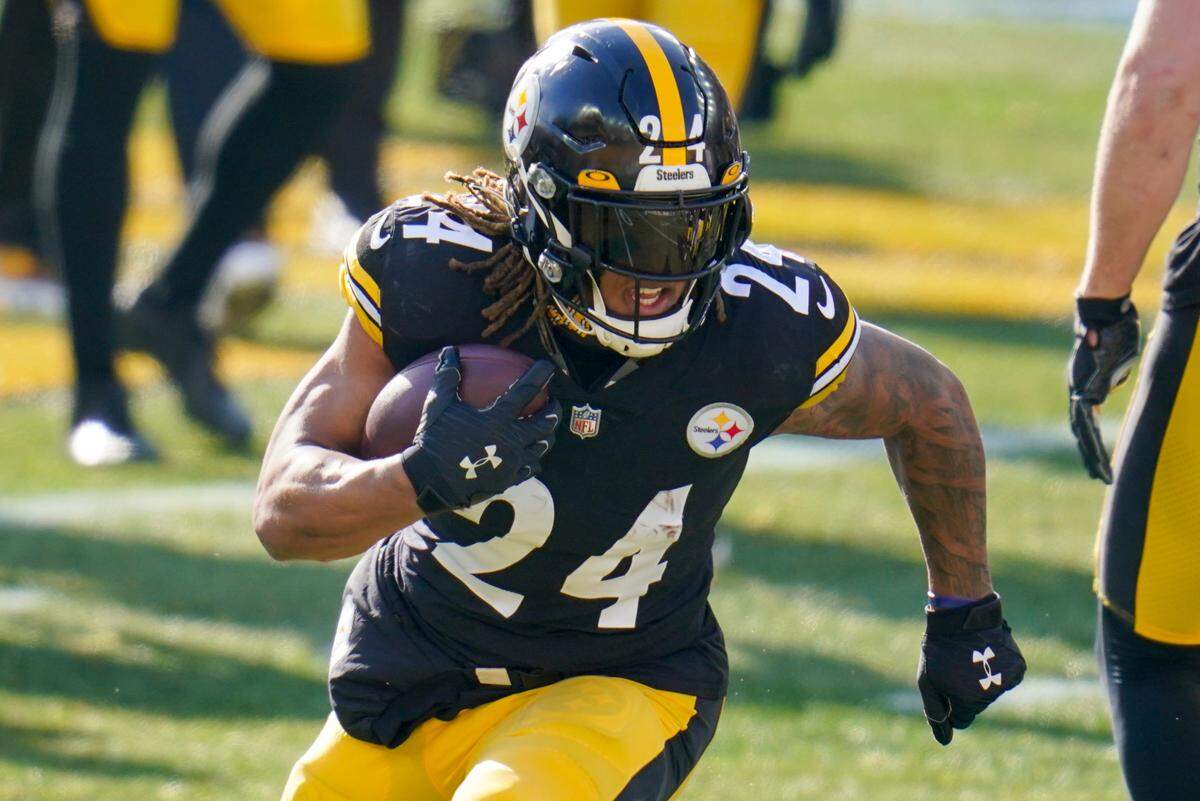 Pittsburgh Steelers running back Benny Snell (24) warmed up before an NFL football game against the Indianapolis Colts on Dec. 27, 2020.