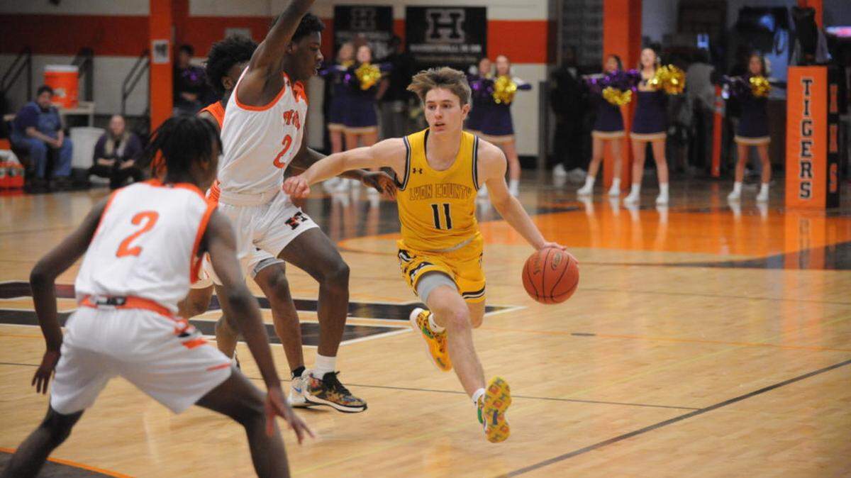 Living his boyhood dream, Lyon County’s Travis Perry is a Sweet Sixteen throwback