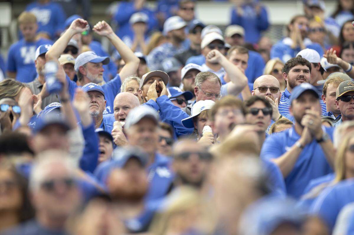 Kentucky will host Oklahoma at Kroger Field for the first time in 2028.