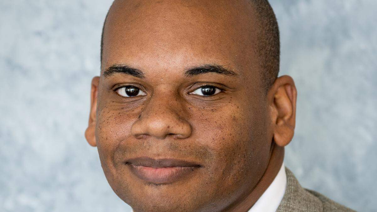 The Kentucky Board of Education unanimously voted to hire Interim Kentucky Education  Commissioner Wayne Lewis for the permanent position.