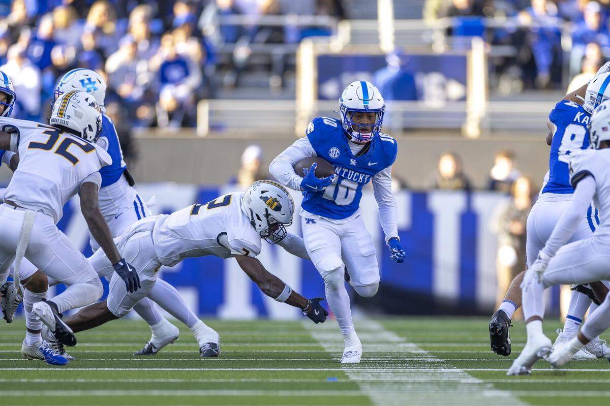 Redshirt freshman Kentucky running back Jamarion Wilcox (10) has gone over 100 yards rushing in each of UK’s past two games. The 5-foot-10, 197-pound product of Douglassville, Georgia., ran for 102 yards in Kentucky’s 28-18 loss at Tennessee and had 123 rushing yards in UK’s 48-6 win over Murray State.