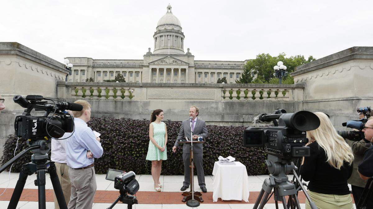 Drew Curtis announced his independent run for governor Monday outside the state Capitol. He was accompanied by Heather Curtis, his wife, who is on that ticket to be lieutenant governor.