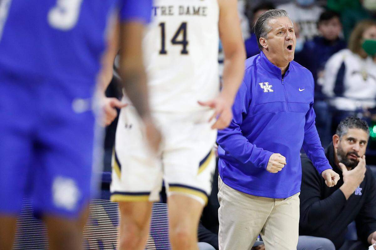 Kentucky head coach John Calipari communicated with his team during its game against Notre Dame. “We had guys that froze on defense,” he said of the Cats’ execution down the stretch.