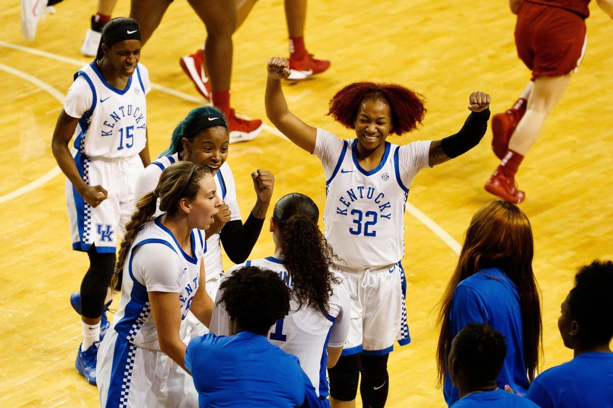 Kentucky players celebrated after Sabrina Haines (1) made a basket to beat the buzzer at the end of the third quarter.