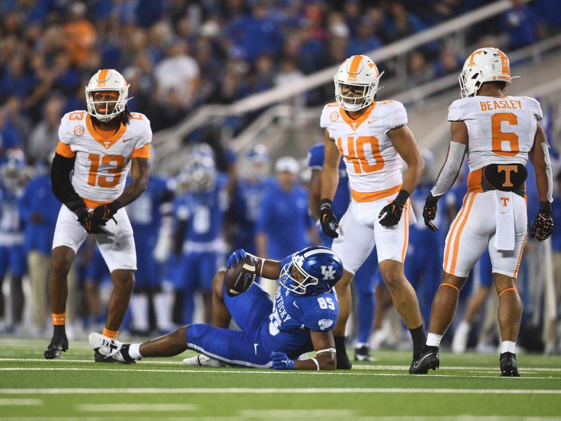 Tennessee linebacker Kalib Perry (40) reacted after being part of a trio of UT defenders who stopped Kentucky tight end Jordan Dingle (85) during UT’s 33-27 win over UK last season at Kroger Field.