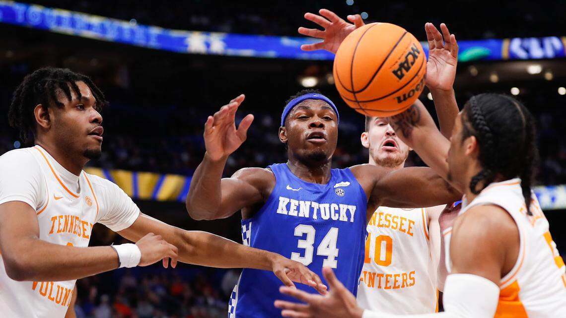 Kentucky struggles mightily from the field in SEC tourney loss to Tennessee