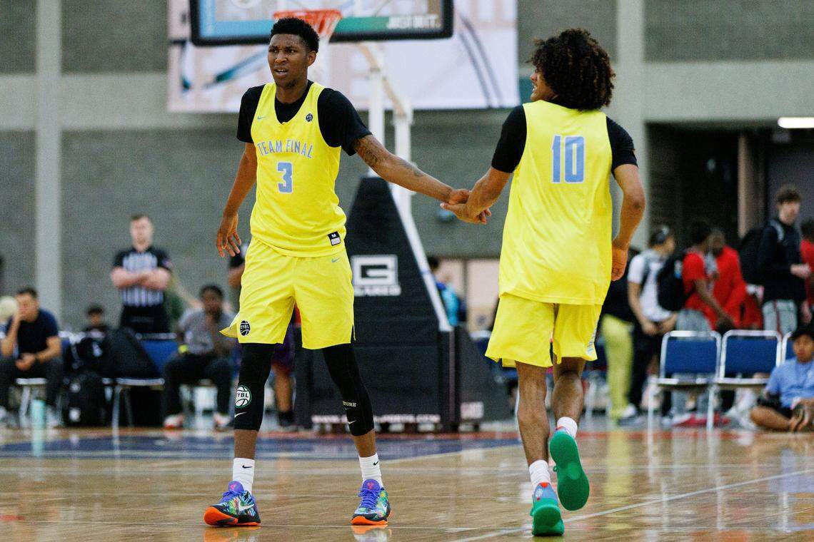 Justin Edwards (3) averaged 13.8 points and 7.2 rebounds per game during last weekend’s Nike EYBL session in Louisville.