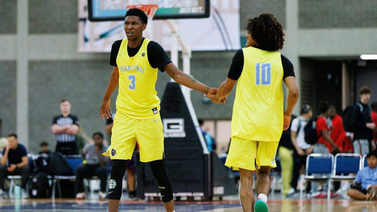 Team Final’s Justin Edwards (3) high fives a teammate during the first day of the Nike Elite Youth Basketball League session on Saturday, May 28, 2022, at the Kentucky Exposistion Center in Louisville, Kentucky.