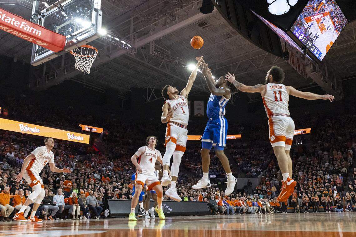 Kentucky guard Otega Oweh (00) shoots the ball as Clemson guard Chase Hunter (1) defends during Tuesday’s game.
