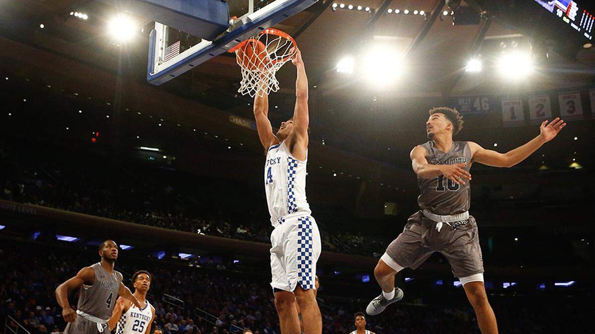 Kentucky's Tai Wynyard dunked against Monmouth.