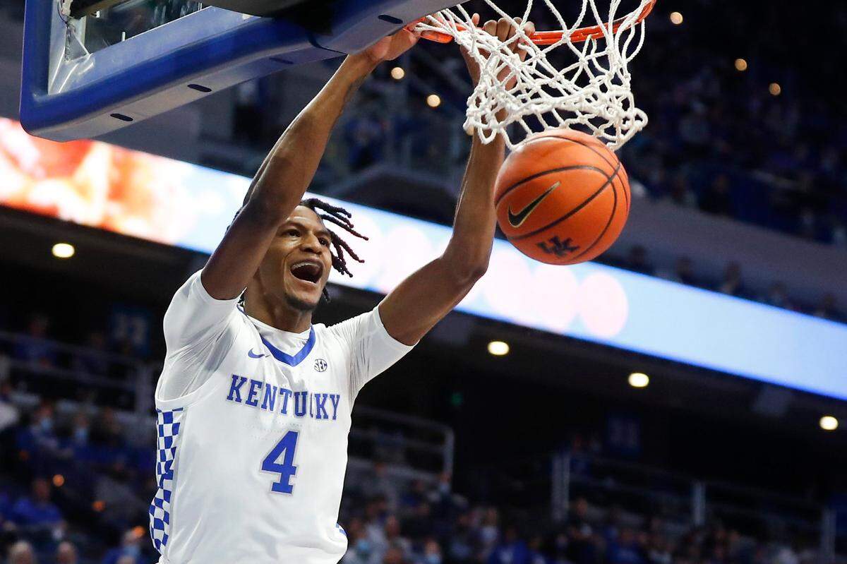 Kentucky forward Daimion Collins, who dunked against Robert Morris on Nov. 12, has averaged 5.6 points and 2.9 rebounds in 14.3 minutes per game this season.