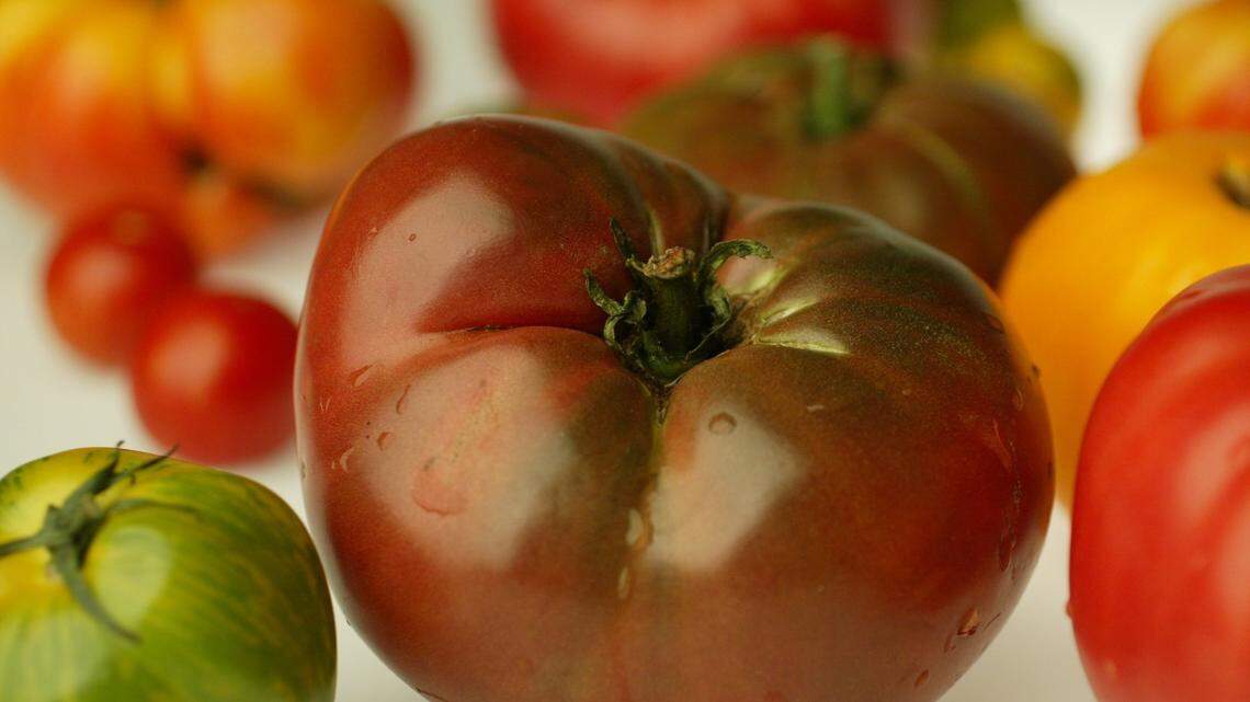 FOOD HEIRLOOMTOMATOES 2 SL