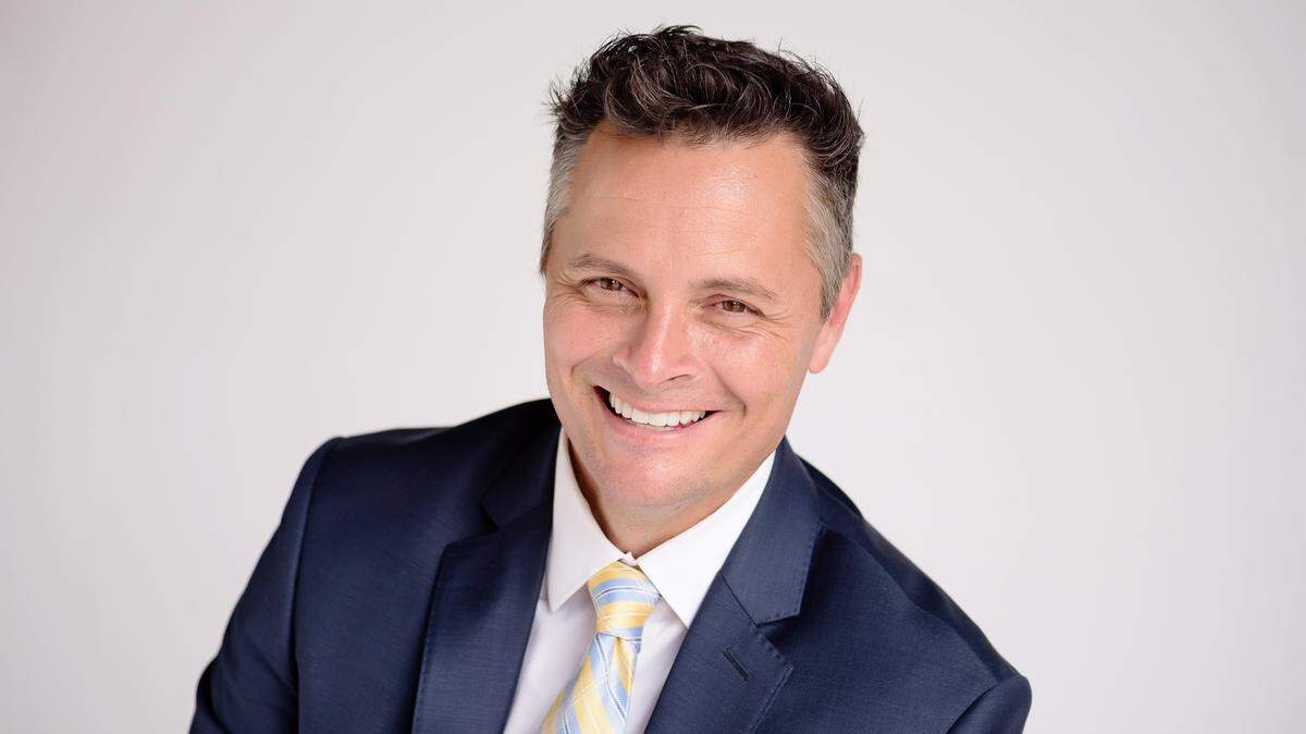 WLEX-TV reporter Lee Cruse brings his stand-up show to Pioneer Playhouse.