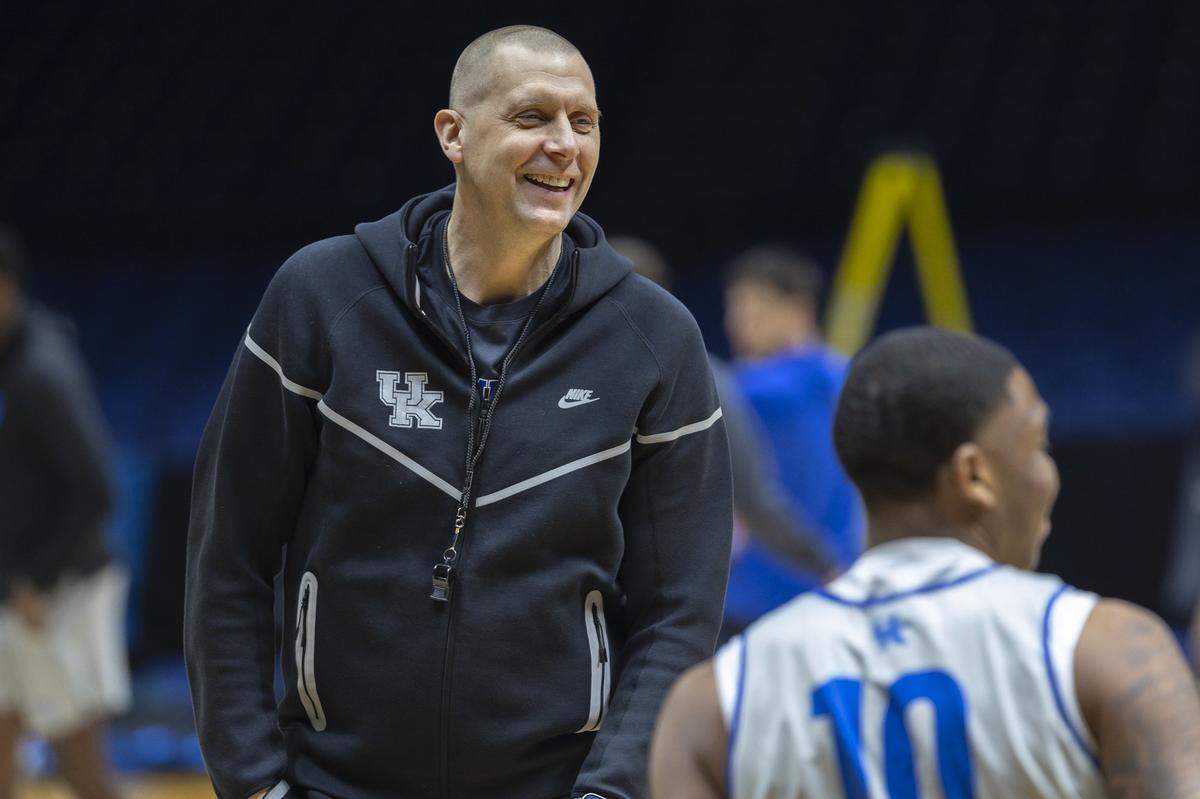 Kentucky head coach Mark Pope talks with his team during an open practice at Lucas Oil Stadium in Indianapolis on Thursday.
