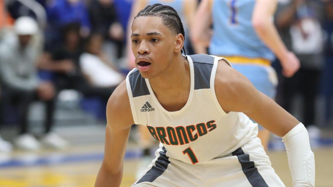 One of Lexington’s best basketball players chooses his college. He’s staying in Kentucky.