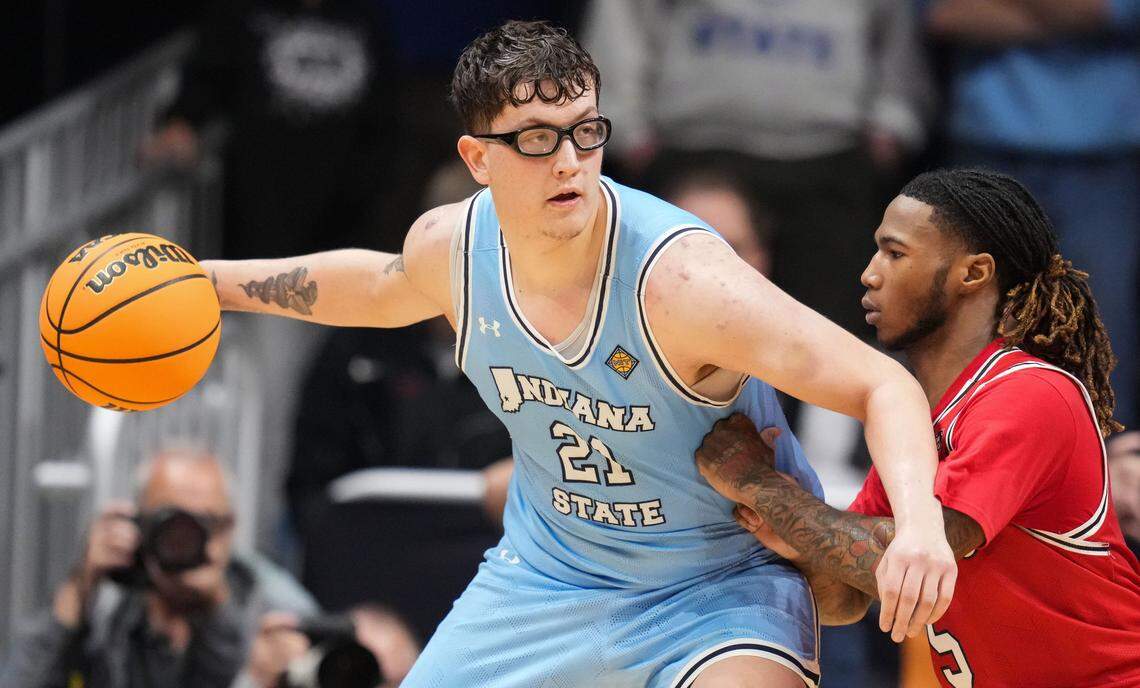 Former Indiana State center Robbie Avila (21) has led his current team, Saint Louis, to the NCAA Tournament Midwest Region as a No. 9 seed.