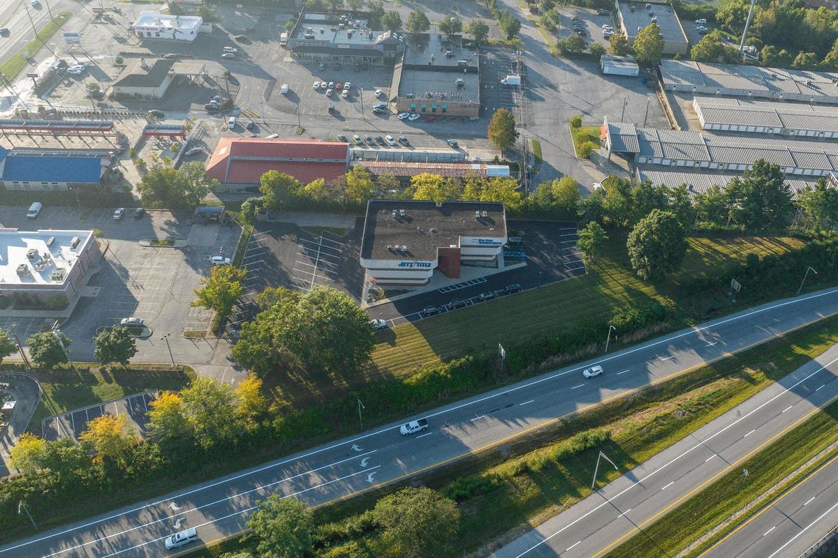 Forty years later, the area where Sin The Sports Center was is now a Space Center Storage facility. Other changes of note: Bob Evans is still open, the McDonald’s was torn down and is now a Zips Car Wash and where the Sir Pizza was is now Dave’s Hot Chicken.