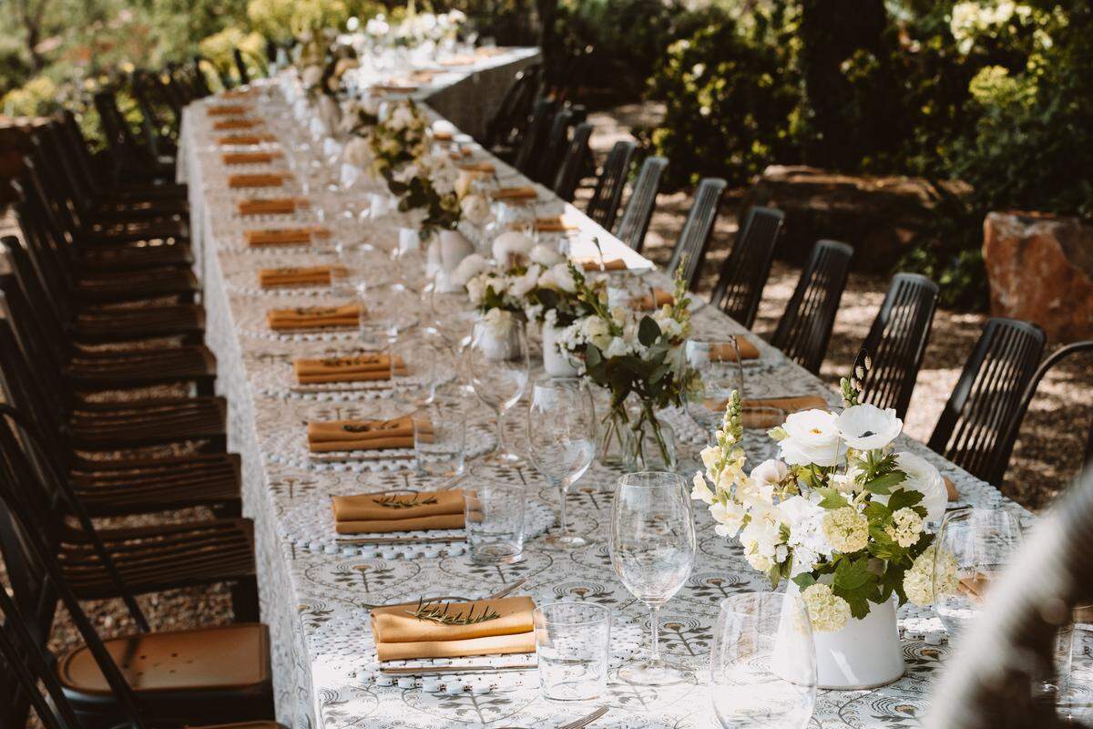 Songwriters in Paradise hosts exclusive VIP events featuring singer-songwriters. After hosting events in Napa and Sonoma Valley, SIP is coming to Bardstown in October. Limited tickets are available, some including rooms at The Trail Hotel.