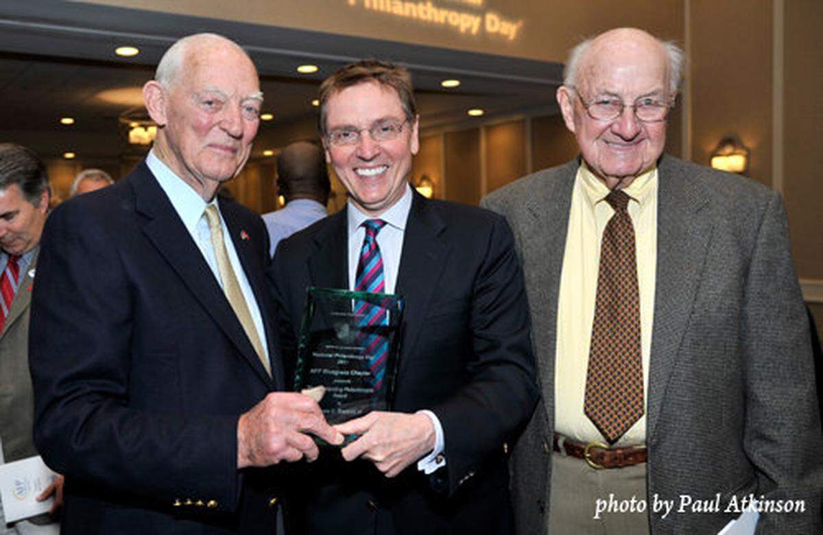 James E. “Ted” Bassett III, left, who received the distinguished philanthropist award from the Association of Fundraising Professionals Bluegrass Chapter, with Lexington Mayor Jim Gray.