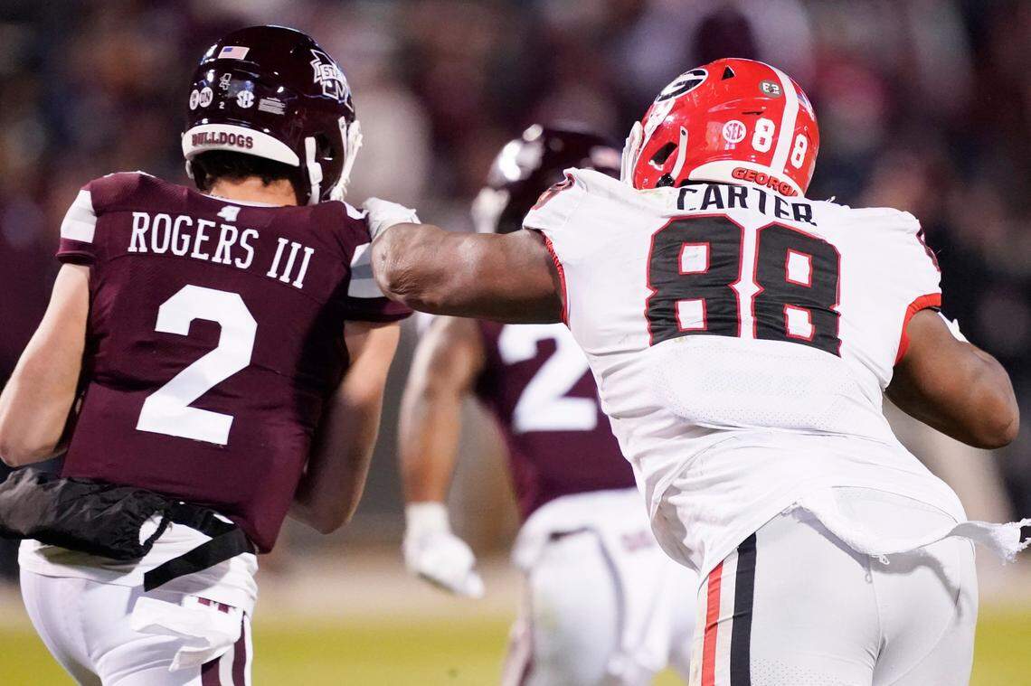 Georgia star defensive lineman Jalen Carter (88) sacked Mississippi State quarterback Will Rogers (2) during the No. 1 Bulldogs’ 45-19 victory over MSU in Starkville last week.