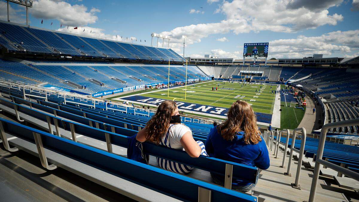 Kentucky kicks off home football campaign in front of sparse Kroger Field crowd
