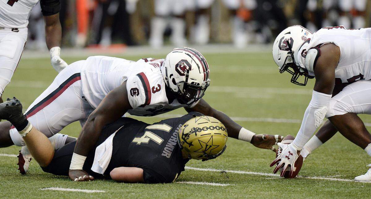South Carolina defensive tackle Javon Kinlaw (3) is tied for the SEC lead in quarterback sacks with four.