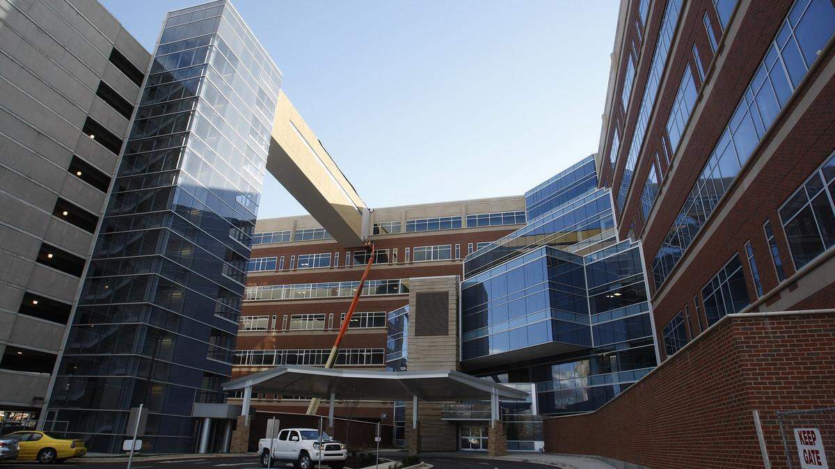 A pedway links parking, left, to the North Tower in the new facilities at Baptist Health Lexington. The hospital is expanding its cardiac care unit as well as adding an additional building in Beaumont.