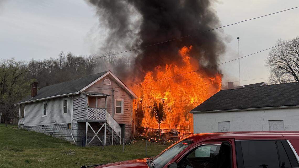 13-year-old girl killed in large Eastern Kentucky house fire