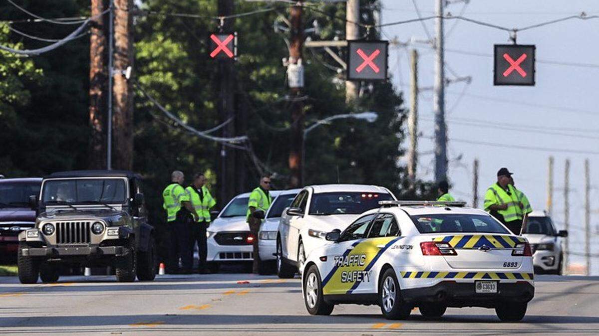 All of inbound Nicholasville Road is closed following a crash Friday morning at Johnston Boulevard.