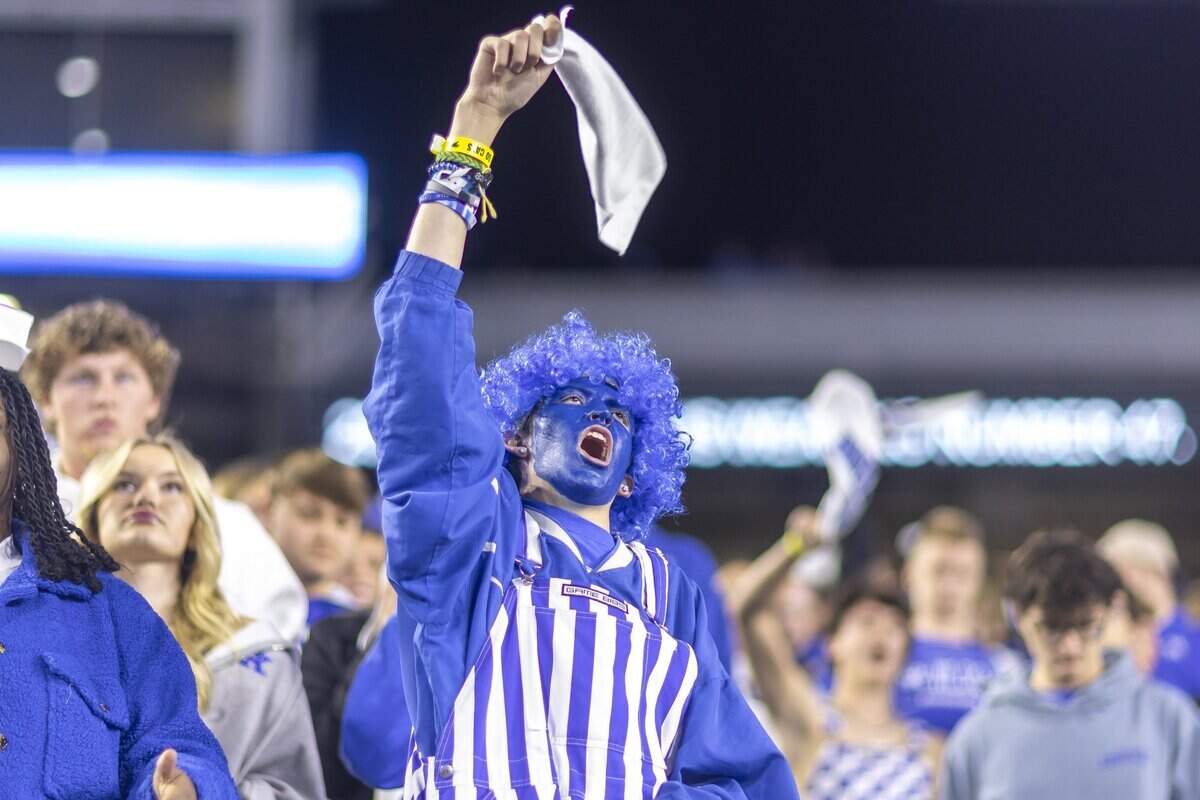 Fans cheer during Kentucky’s game against Florida at Kroger Field on Nov. 8.