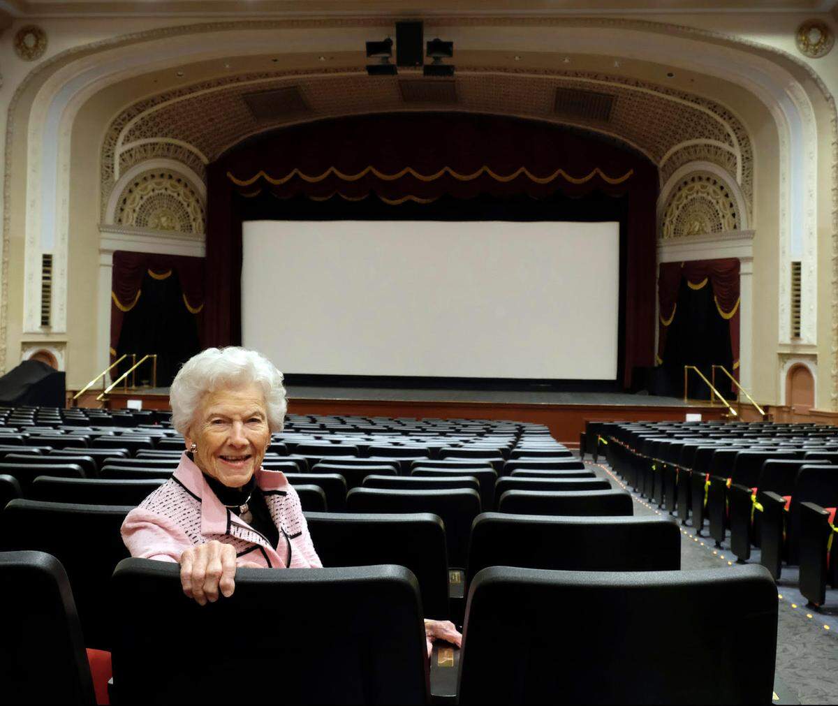 Isabel Yates at the Kentucky Theatre, Feb. 11, 2022